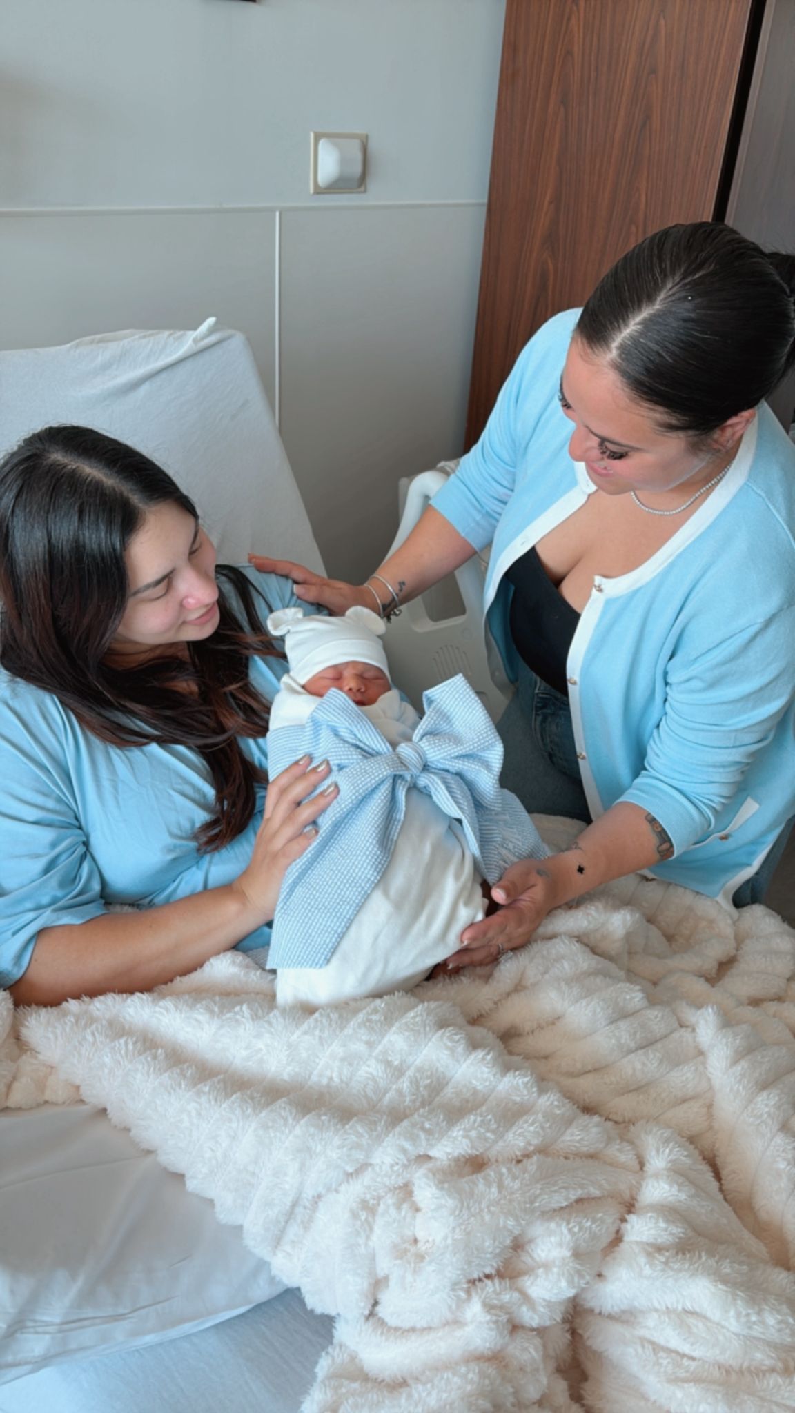 Rosy with a mother and her newborn