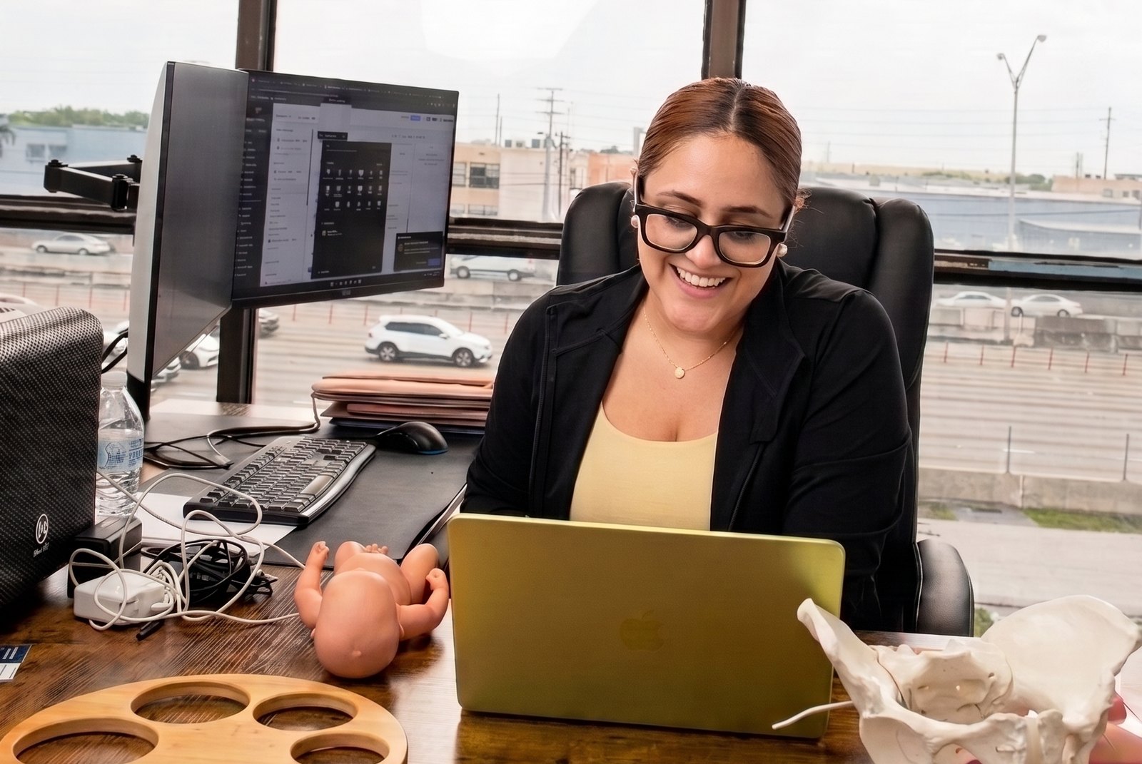 Rosy Sabido providing virtual doula support over video call